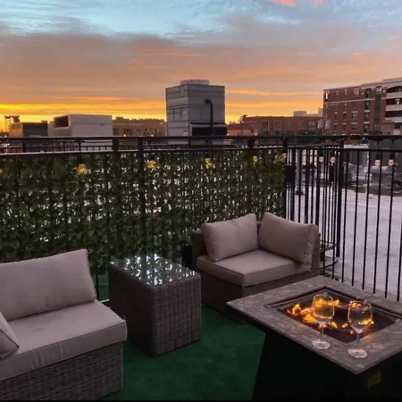 Skyline View Patio Suite: McCormick Place 3BR Retreat